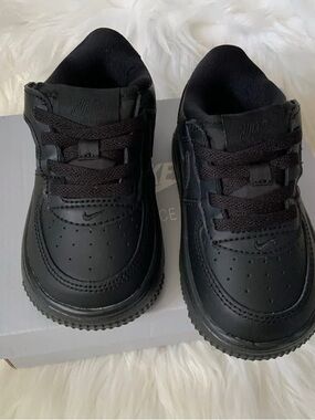 Nike Kids Black Low-Top Leather Sneakers